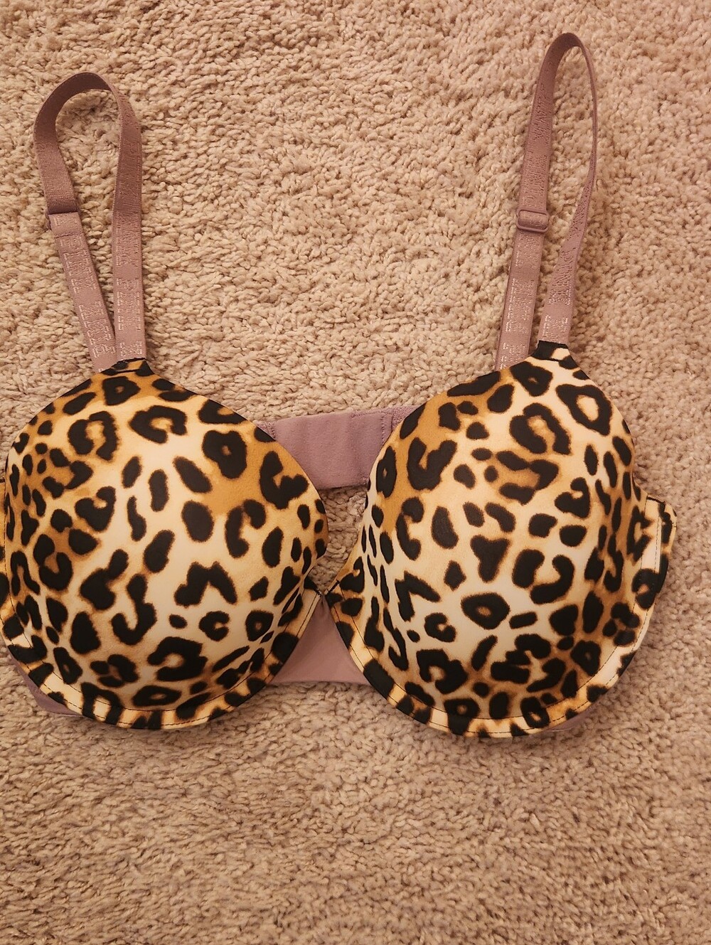 Victorias Secret PINK 38D Bra Leopard Print Wear Everywhere Lightly Lined